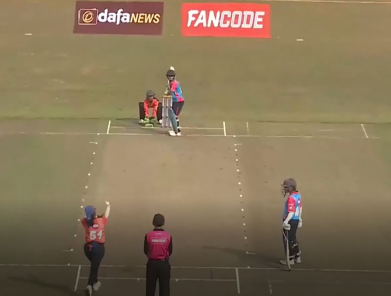 Shiuli Chakraborty jolts Tripura Titans innings with a 4-fer