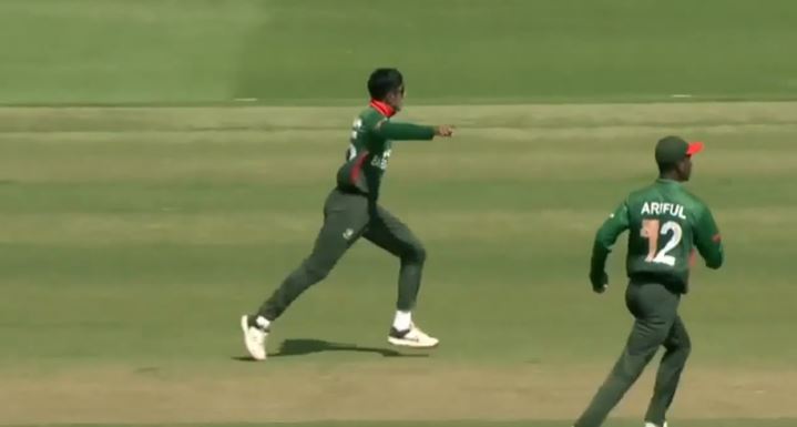 3 for 31! Jishan Alam lone warrior for Bangladesh