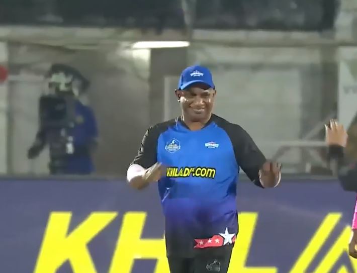 4 for 17! Sanath Jayasuriya pulls the trigger for Guwahati