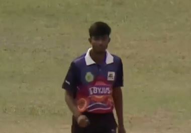 Shubham Gupta spins his web with a 3-fer