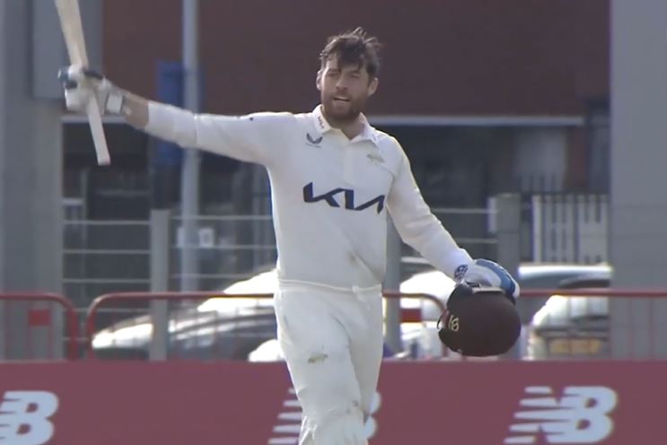 Ben Foakes' stunning 103* charges up Surrey