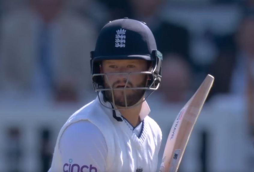 Duckett's valiant 60 helps ENG put up 152