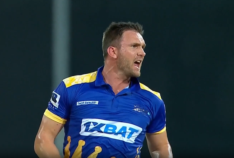 3-fer! Hardus Viljoen blows Colombo to bits