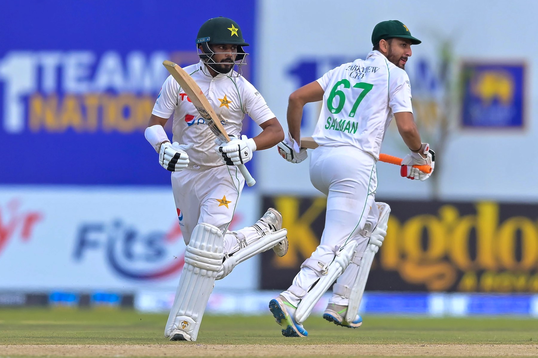 Day 2: Shakeel, Salman toil hard for Pakistan's recovery