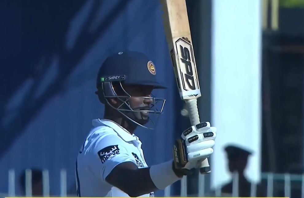 Angelo Mathews fights a lone battle with valiant 63*