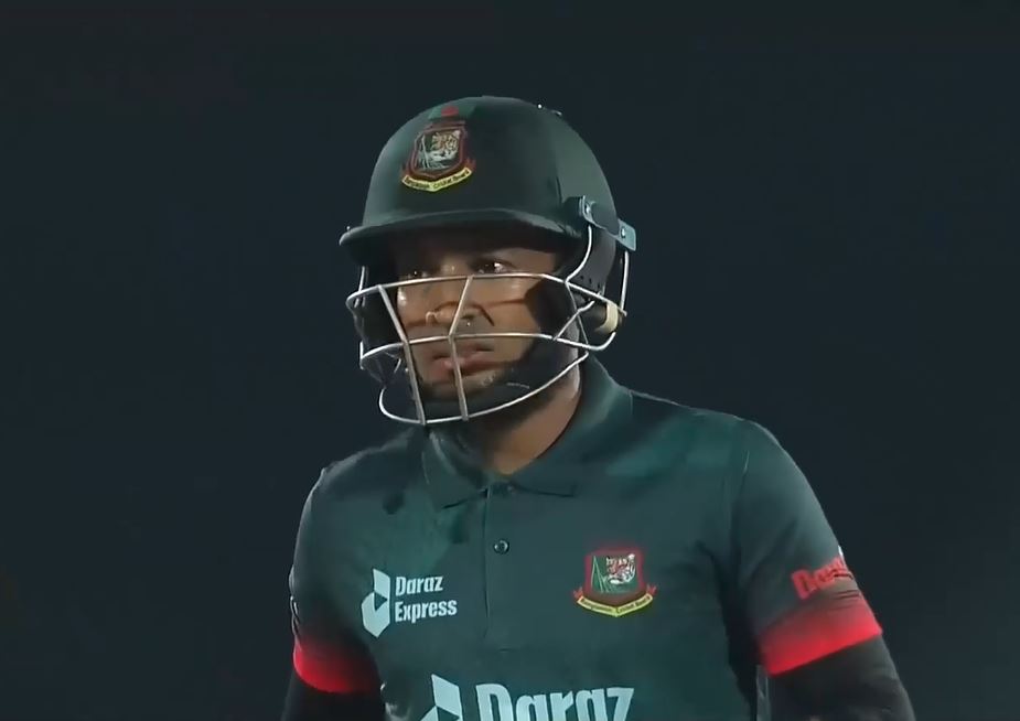 Mushfiqur Rahim fights a lone battle with valiant 69