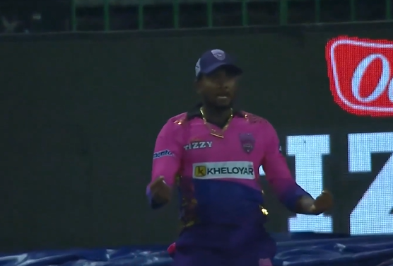 STUNNER! Ramesh Mendis pulls off a brilliant catch