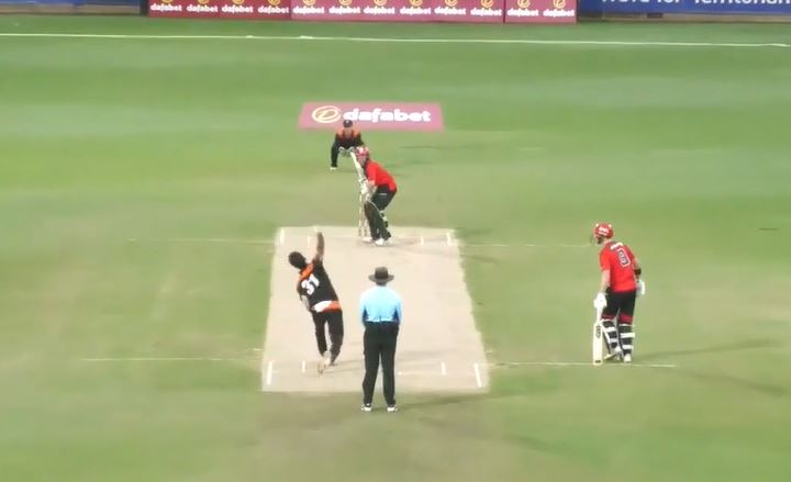 Josh Baraba haunts Melbourne Renegades Academy with 3/6