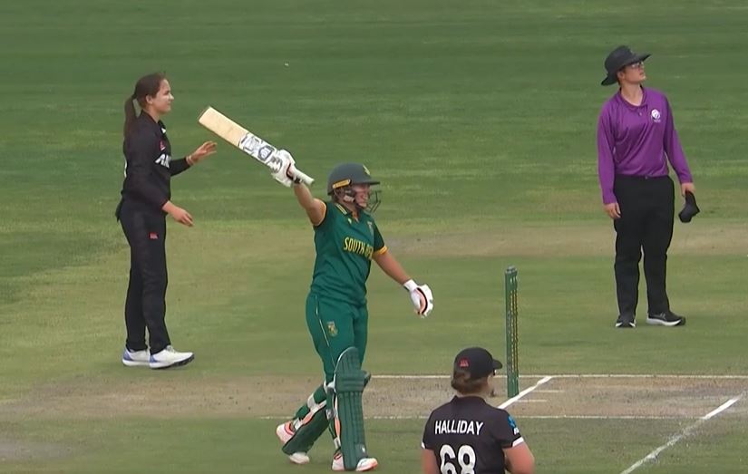 58* off 77! Nadine de Klerk continues her rich form