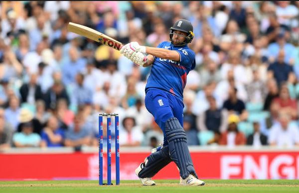 Dawid Malan's elegant 96 keeps ENG on track