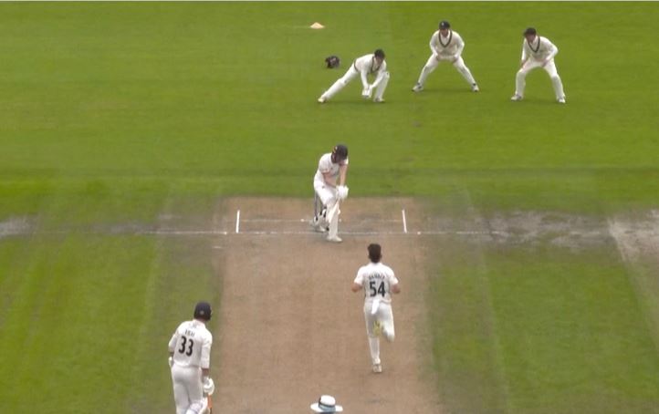 Day 3: Dane Vilas helps Lancashire put up 330 on the scoreboard