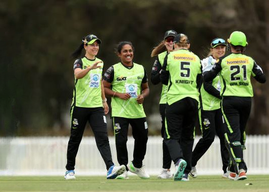 Supreme Sydney Thunder shrug off Melbourne Renegades by 8 wickets