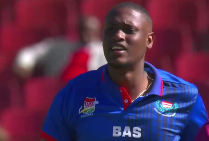 3-fer! Mihlali Mpongwana handicaps North West Dragons