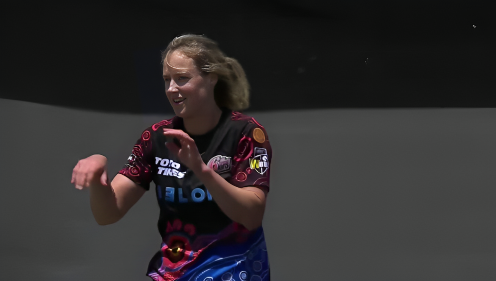 Red-hot Ellyse Perry's 5/22 demolishes Melbourne Renegades