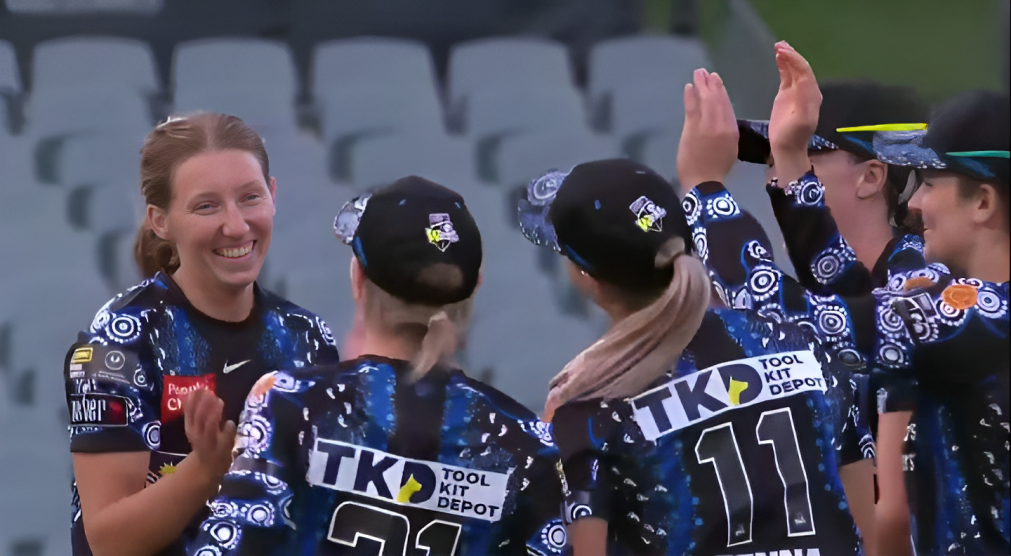 Adelaide Strikers pip Perth Scorchers by 5 wickets in a low-scoring clash