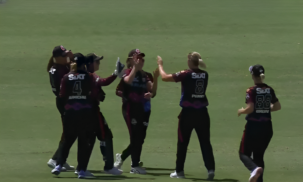 Dominant Sydney Sixers stroll past Melbourne Renegades by 7 wickets