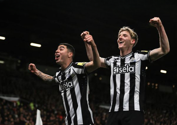 Newcastle keep stunning form, crush Man Utd 3-0