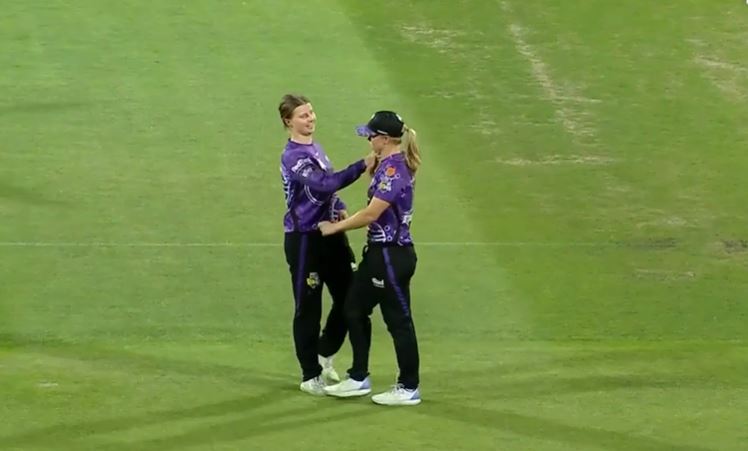 3-fer! Amy Smith scars Melbourne Renegades