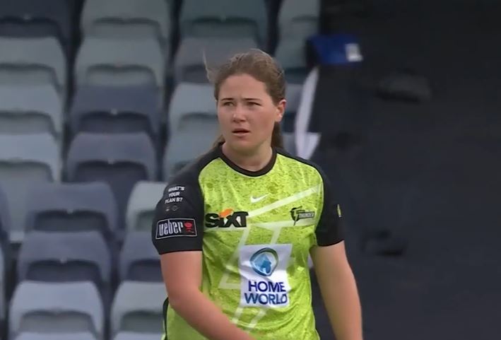 3-fer! Hannah Darlington puts Brisbane Heat on the backfoot