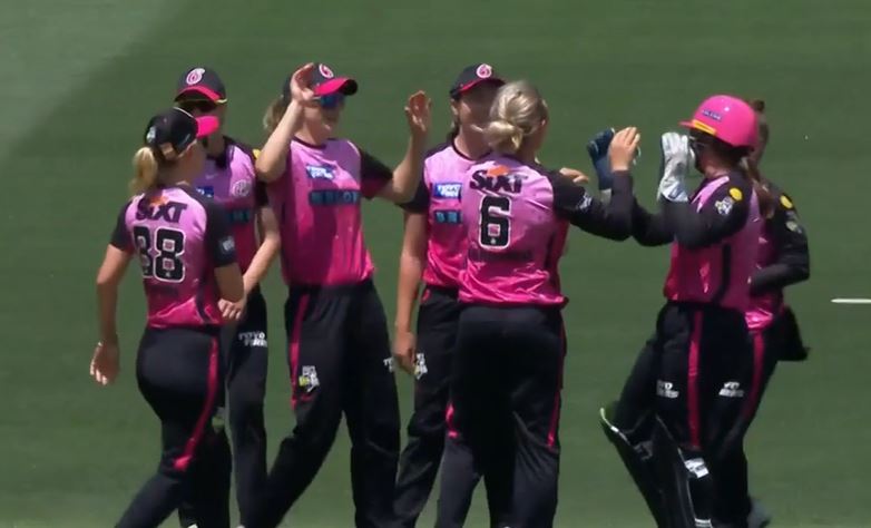 Perry shines as Sydney Sixers drub Sydney Thunder by 9 wickets