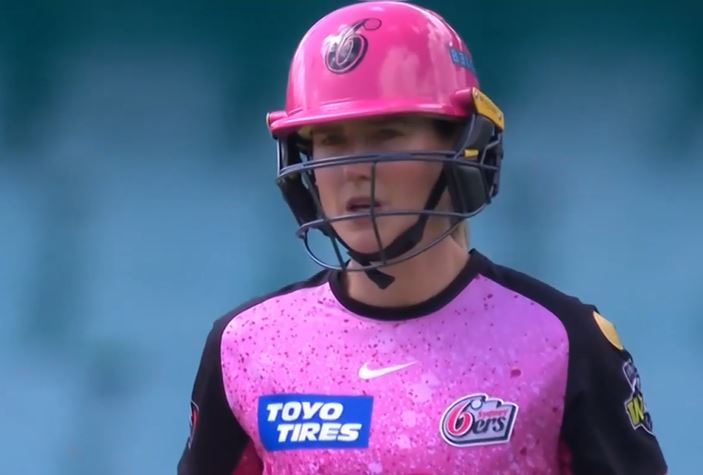 10 Fours, 3 Sixes! Elyse Perry's valiant 82* wins it for Sydney Sixers