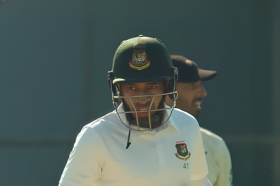 Mushfiqur Rahim stands tall with gritty 67