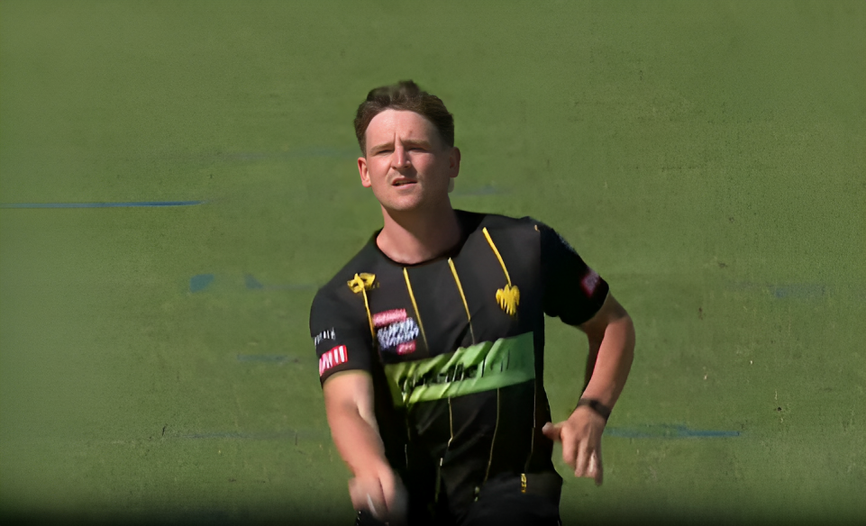 Nathan Smith shreds Otago Volts with 4/5