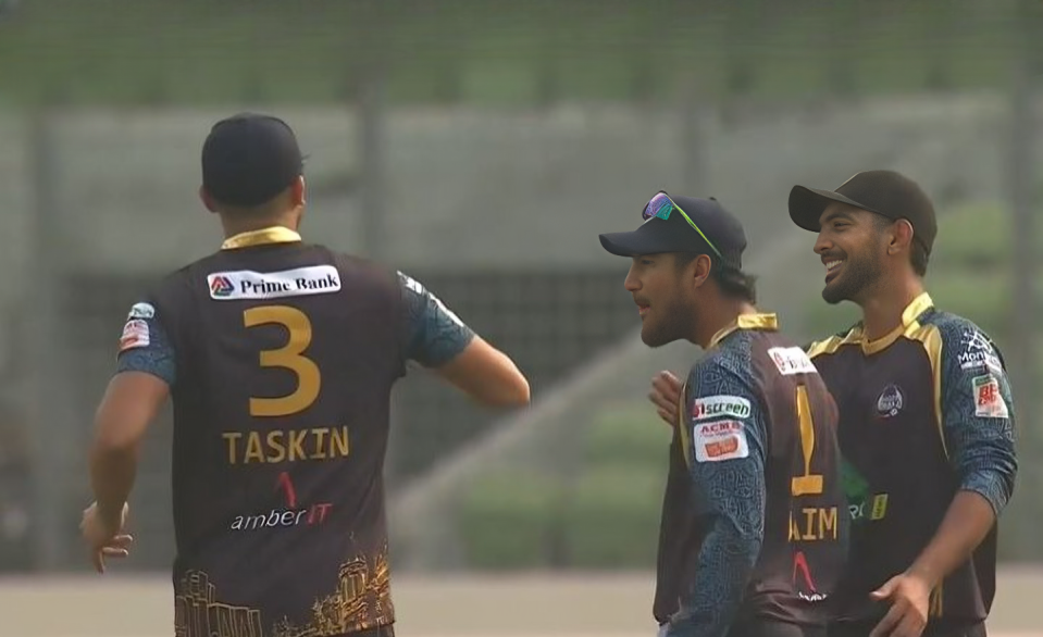 Last Over Thriller! Dhaka pip Comilla by 5 wickets to clinch the opener