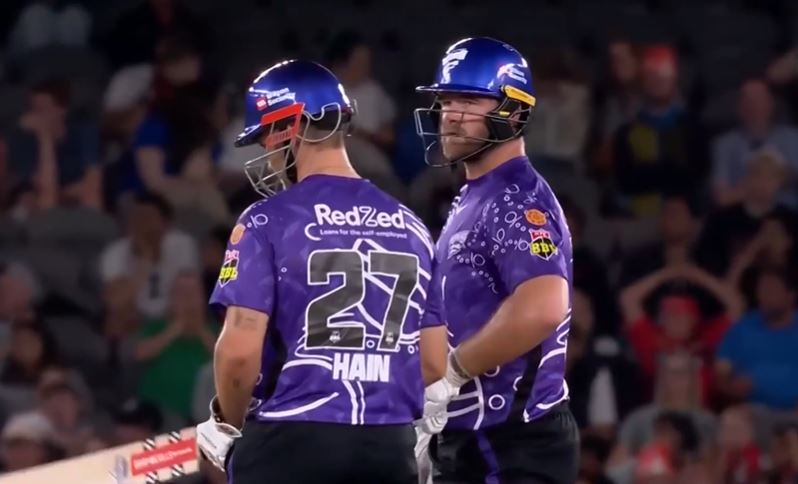 Hurricanes make light work of Renegades to win by 6 wickets