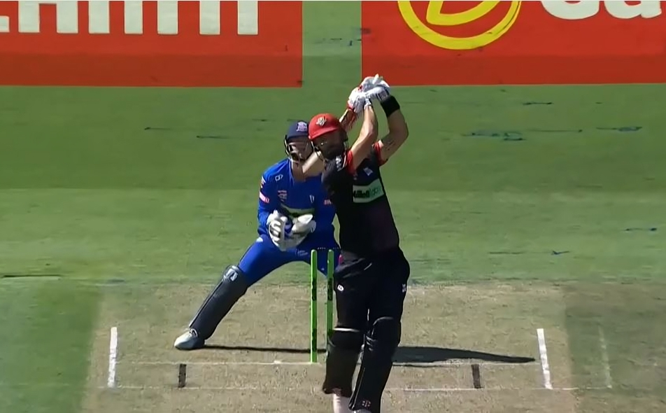 Daryl Mitchell's sturdy 57* revives Canterbury