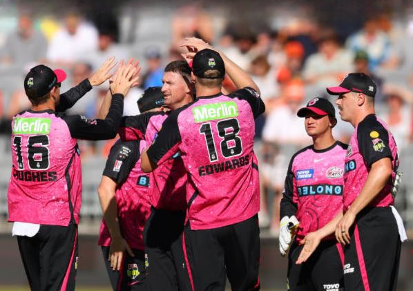 Sixers beat Scorchers by 3 wickets in a dramatic last-ball showdown