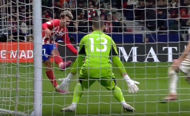 UNBELIEVABLE! Griezmann scores from a tight angle