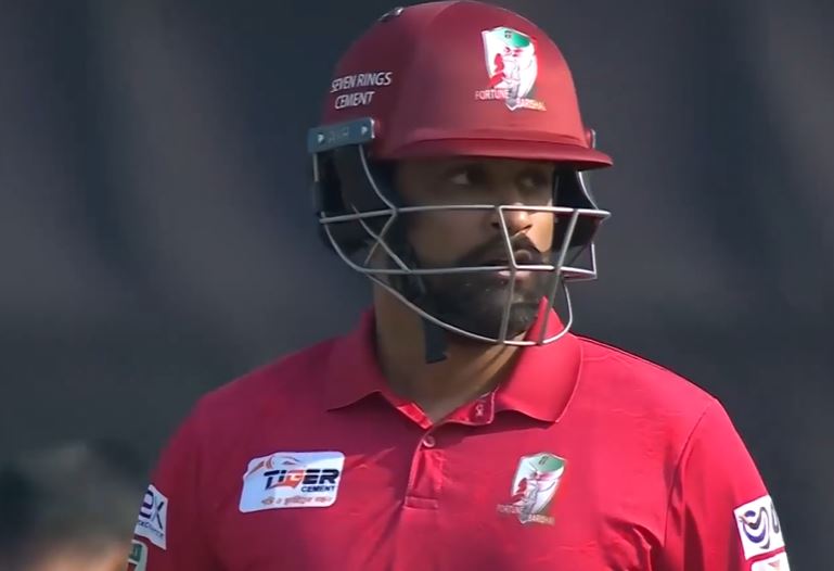 Tamim Iqbal Smashes 52*