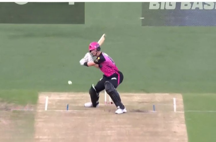 Jordan Silk's attacking 66* helps Sydney Sixers reach 155